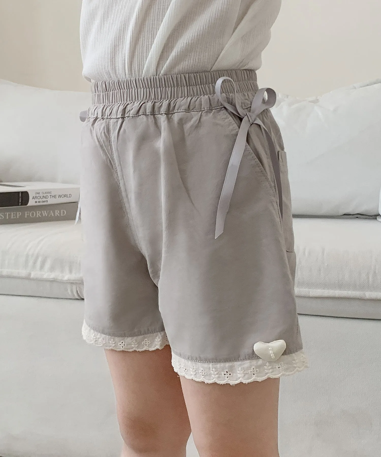 Шорты с лентами, кружевом и сердечками Aimoha Kids, gray — фото 2