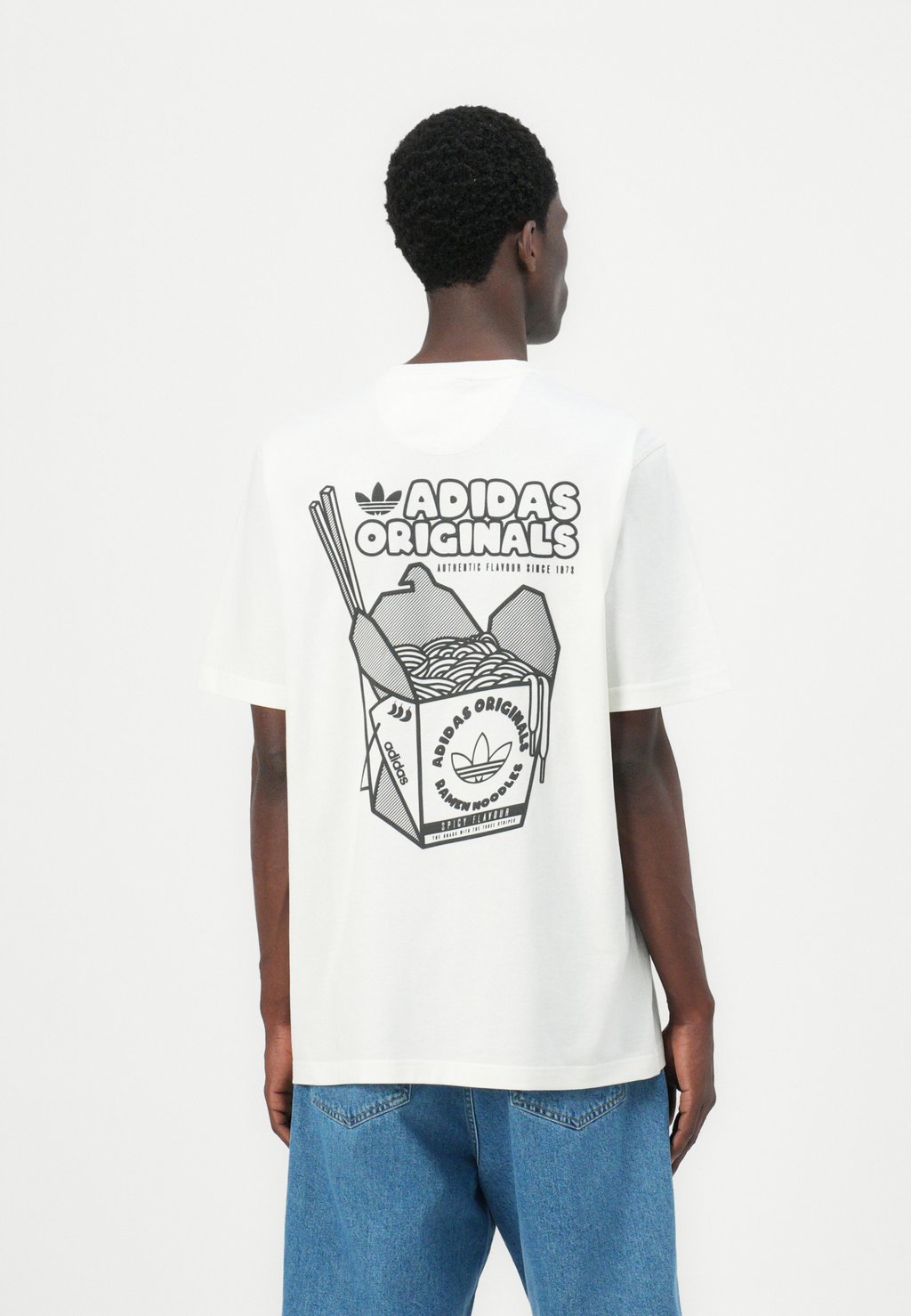 

Футболка с принтом RAMEN BOX TEE UNISEX Adidas Originals, кремовый