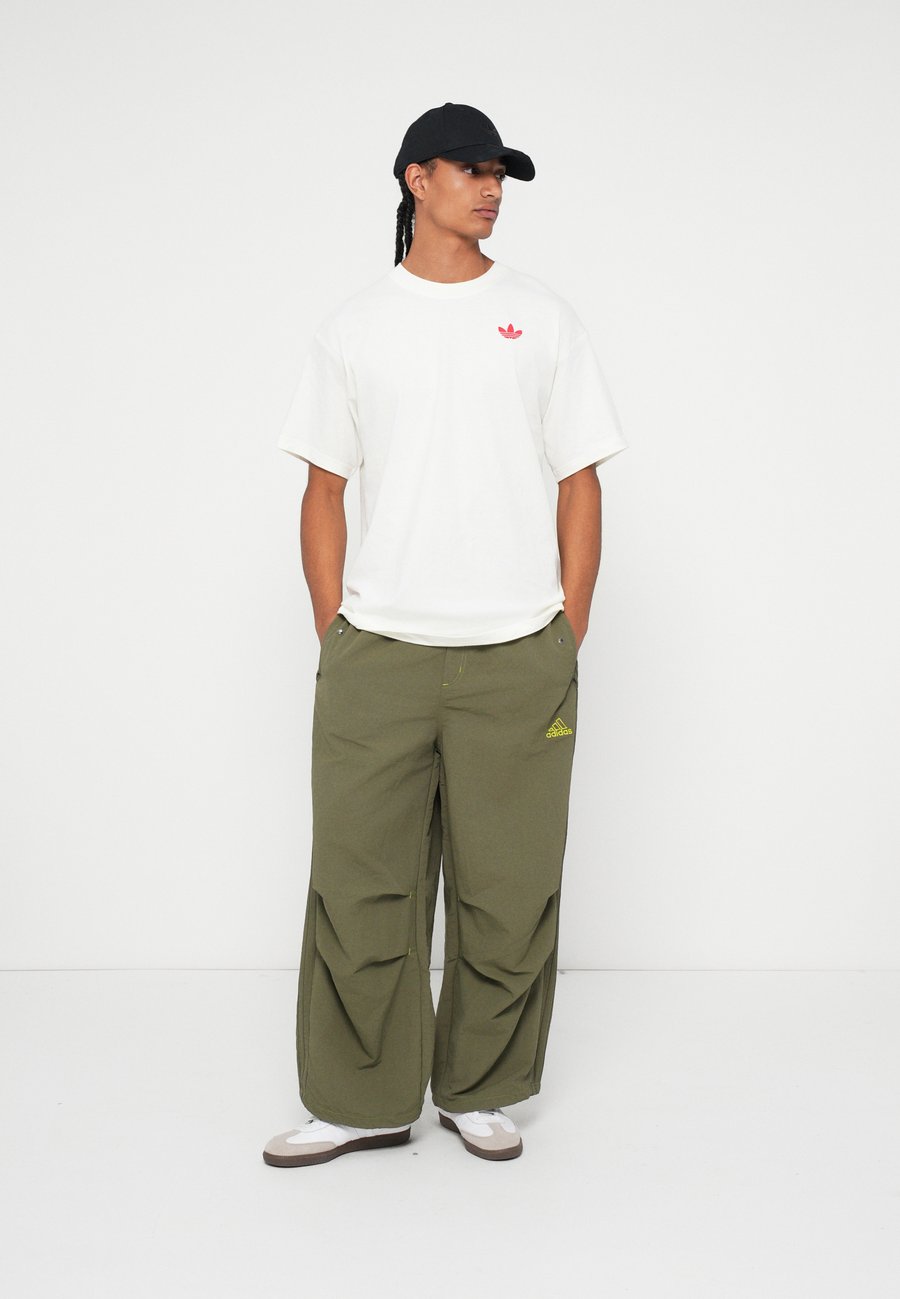Футболка Adidas Originals RAMEN TREFFY UNISEX, Off White/Off-White — фото 3