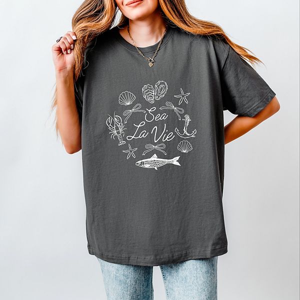

Футболка Sea la vie collage Simply Sage Market, Asphalt