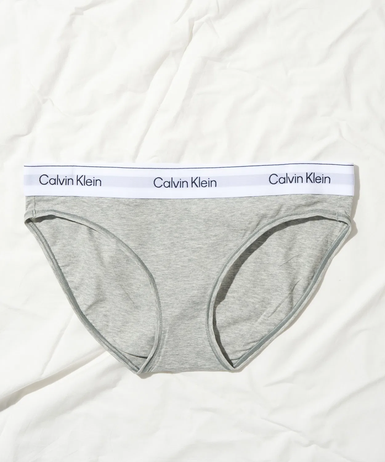 Женские трусы-бикини с логотипом Calvin Klein QF8520, Черный — фото 2