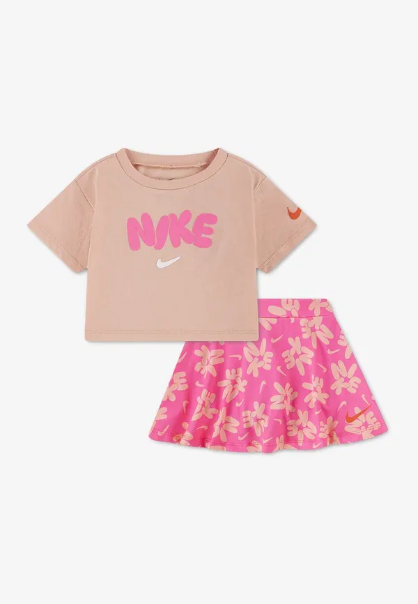 Комплект из футболки и шорт с принтом Nike Sportswear, розовый