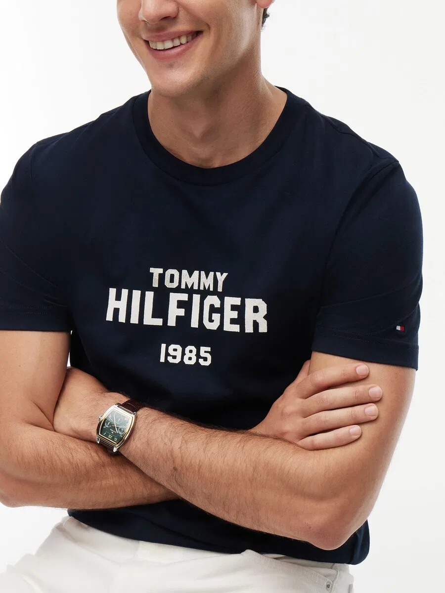Футболка TOMMY HILFIGER Brand Love темно-синего цвета — фото 3