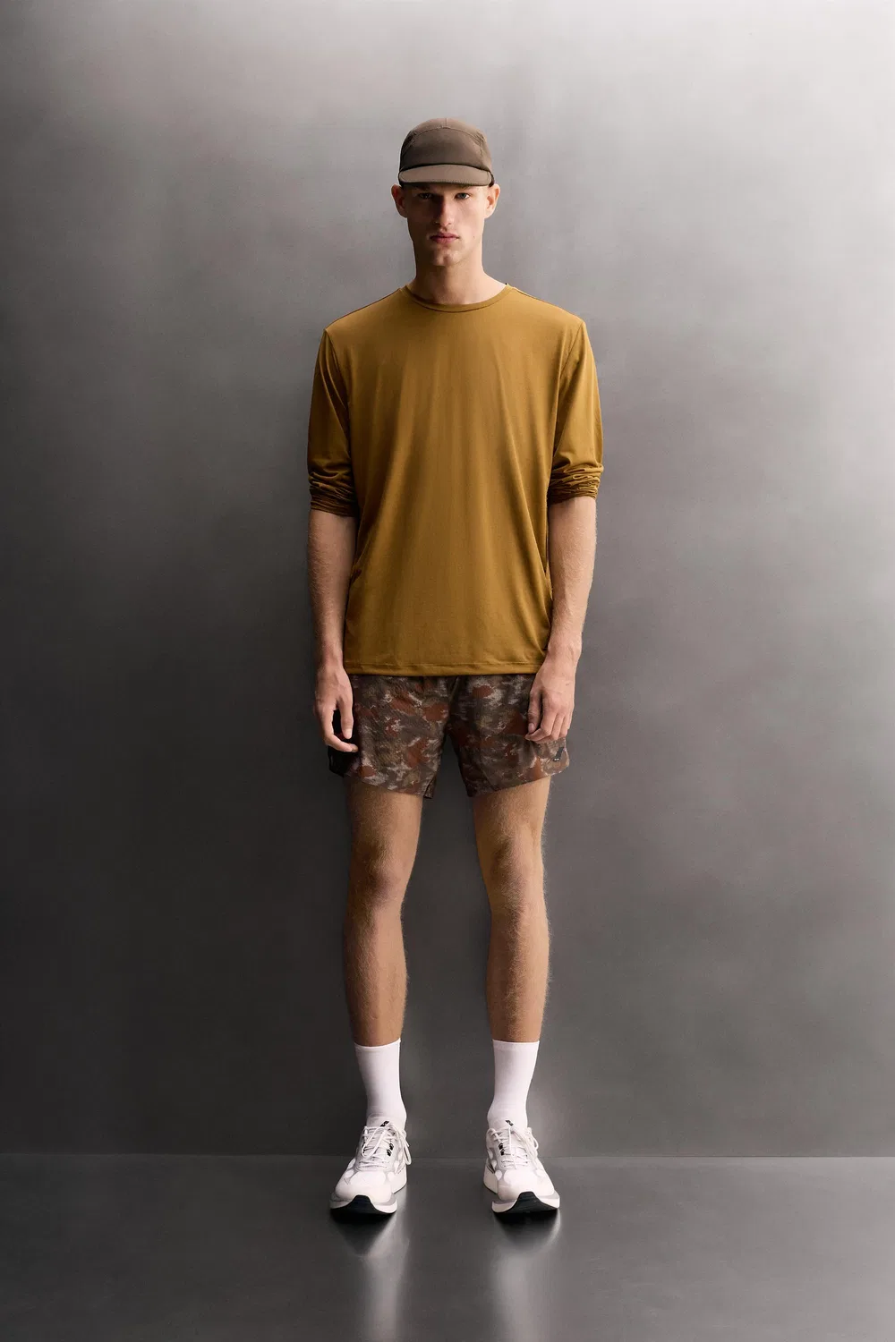 Футболка с длинным рукавом и графическим рисунком ZARA, Brown