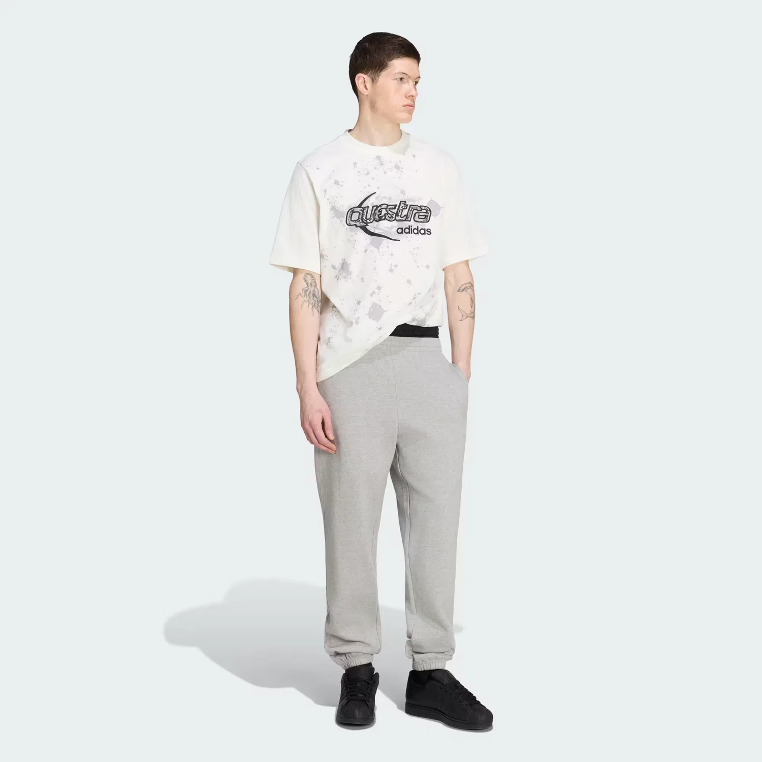 Мужская футболка с принтом свободного кроя Adilenium Season 5 Questra Adidas Originals, Off White — фото 3
