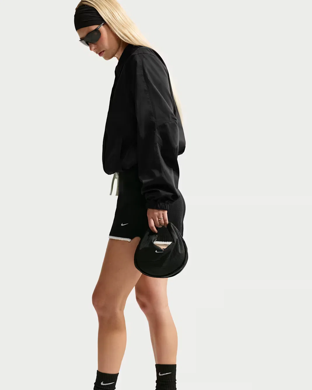 Женская свободная куртка-бомбер Nike Sportswear, Black/Sail — фото 3