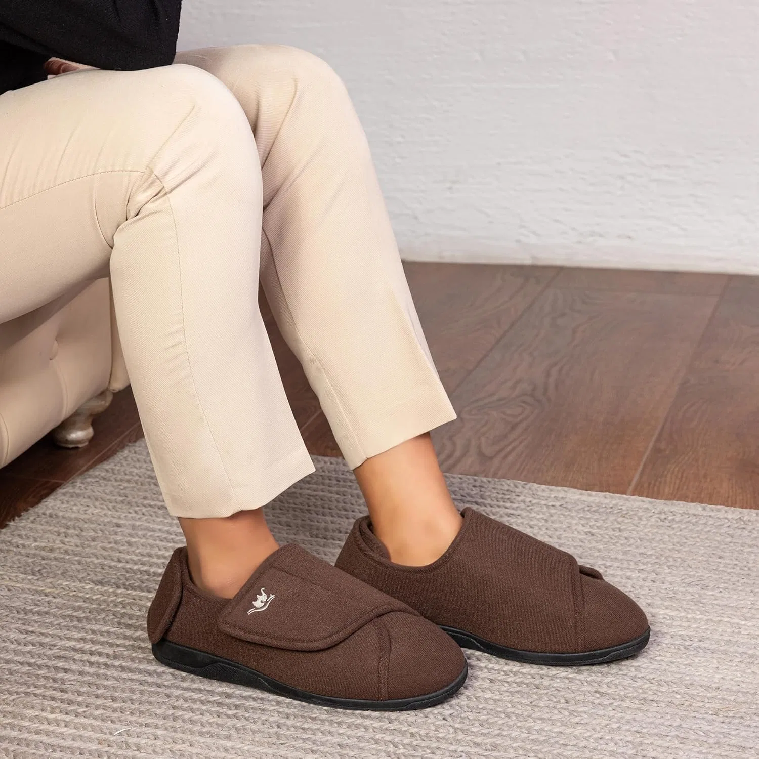 Тапочки с регулируемой застежкой, Memory Foam, Brown EUROPEAN SOFTEST — фото 2