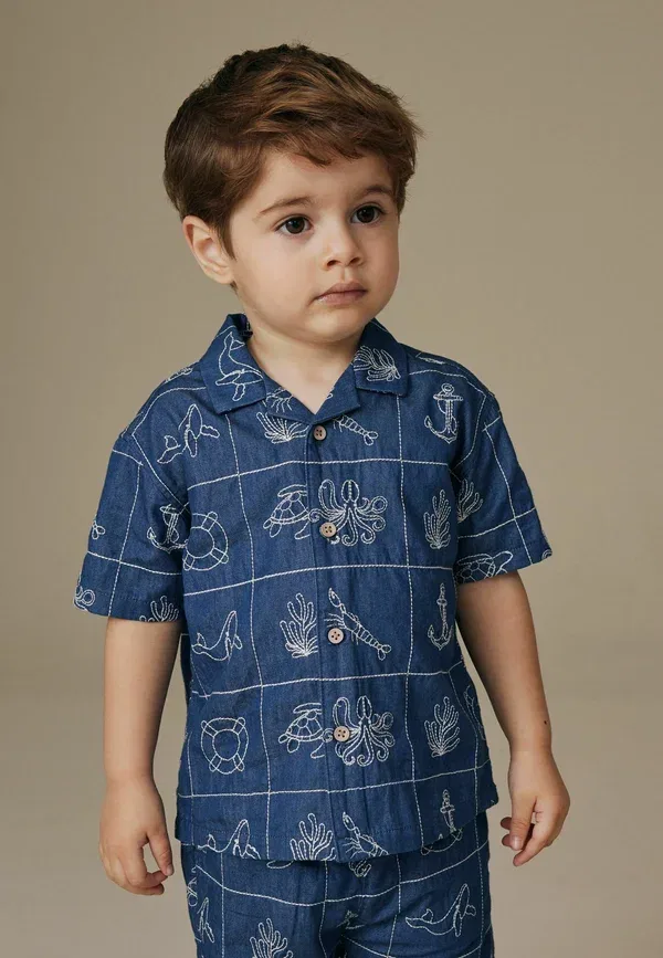 Комплект из рубашки и шорт с принтом Regular fit short sleeve revere collar shirt & shorts set Next — фото 3