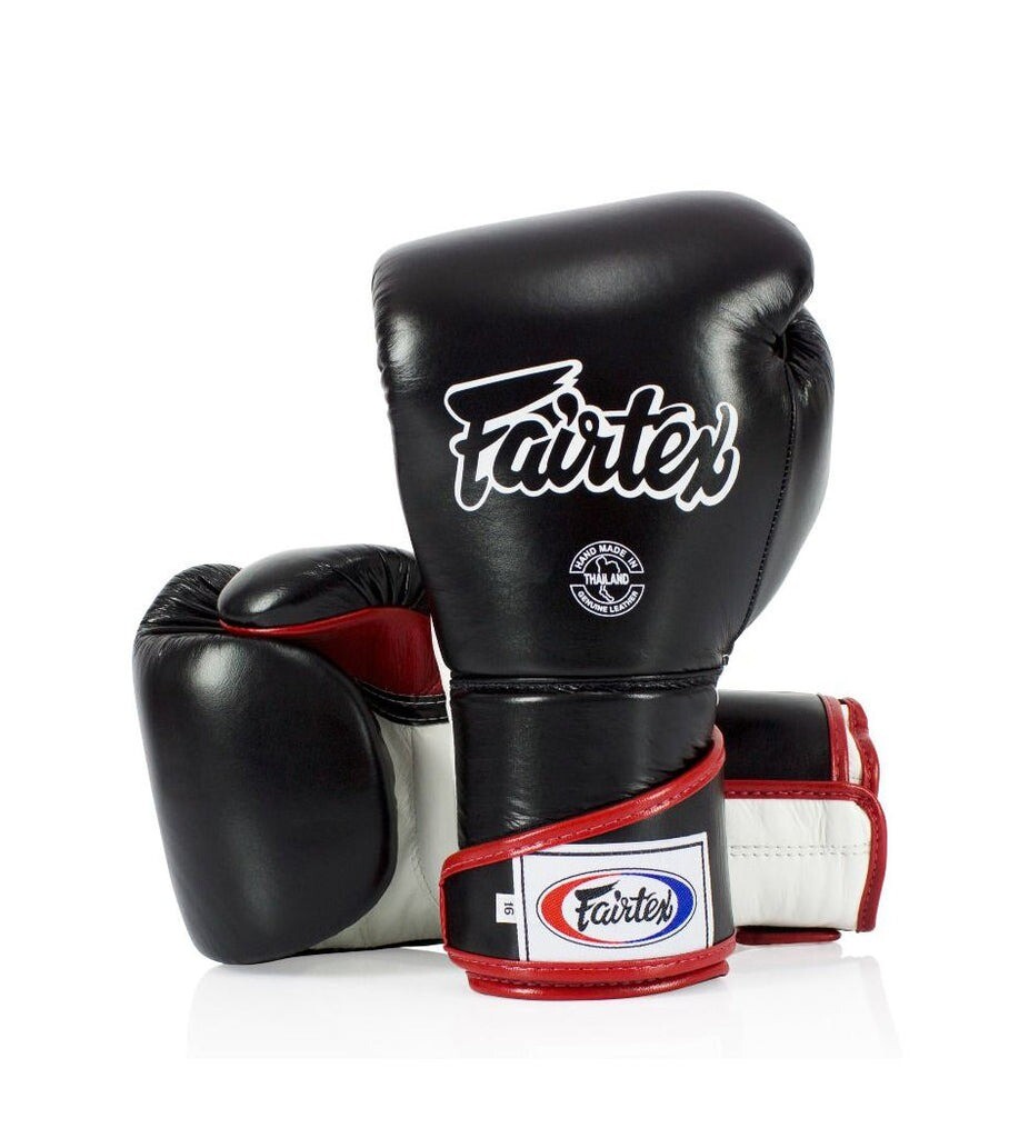 

Боксерские перчатки Fairtex Stylish Angular Sparring, Locked Thumb, 10 oz., черный/белый/красный