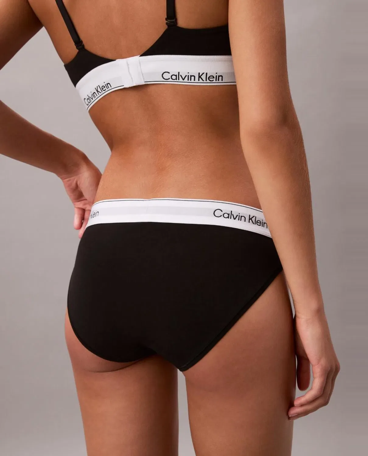 Женские трусы-бикини из хлопка с модалом Calvin Klein, Negro — фото 2