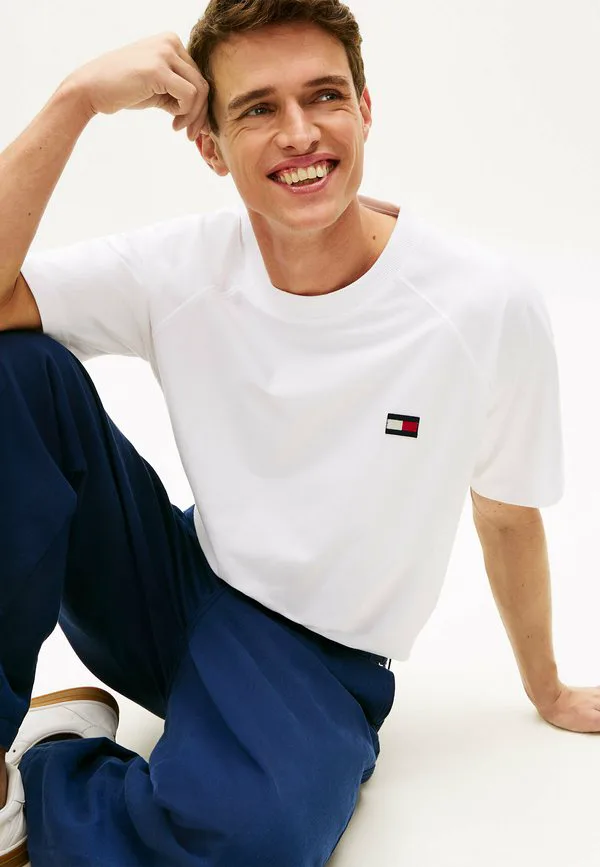 Свободная базовая футболка с рукавами реглан Tommy Hilfiger, White — фото 4