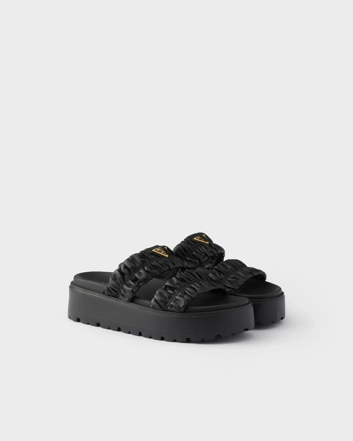 Материал: наппа, матрелас, кожа. Платформенные шлепанцы Prada, черный