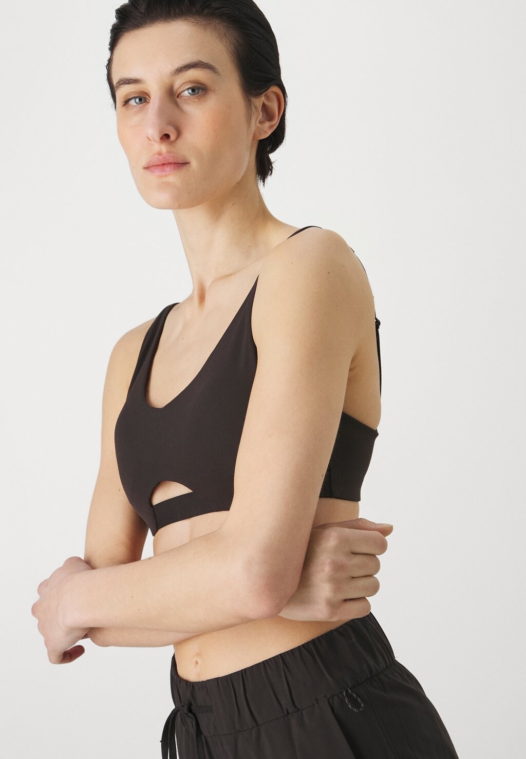 Спортивный бюстгальтер с легкой поддержкой MAIPO LOW IMPACT ADJUSTABLE BRA Patagonia, цвет black — фото 4