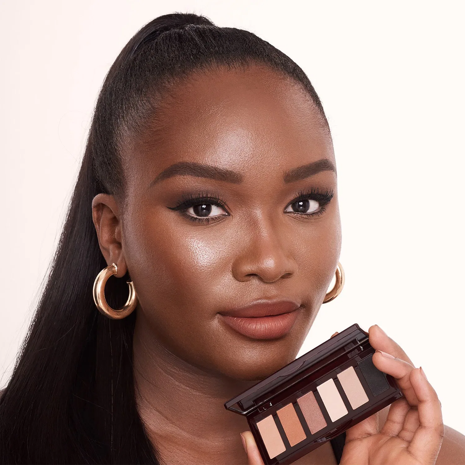 Палитра теней для век с эффектом smoky eyes Super Nudes Charlotte Tilbury — фото 4
