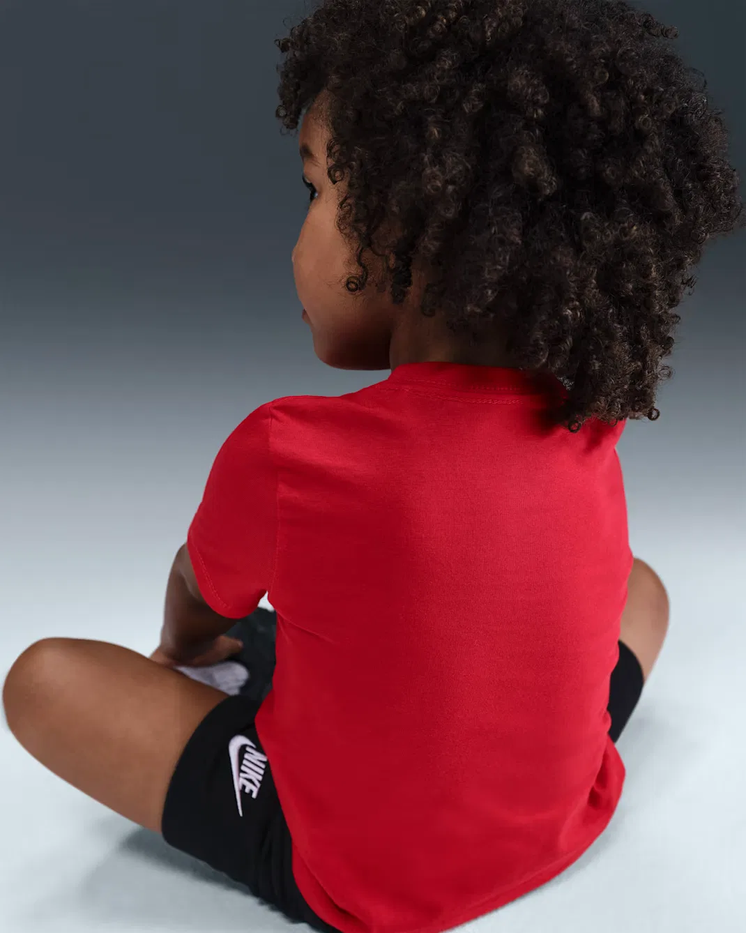 Детский комплект из двух предметов: вязаные шорты и шорты Nike, University Red/Black — фото 3