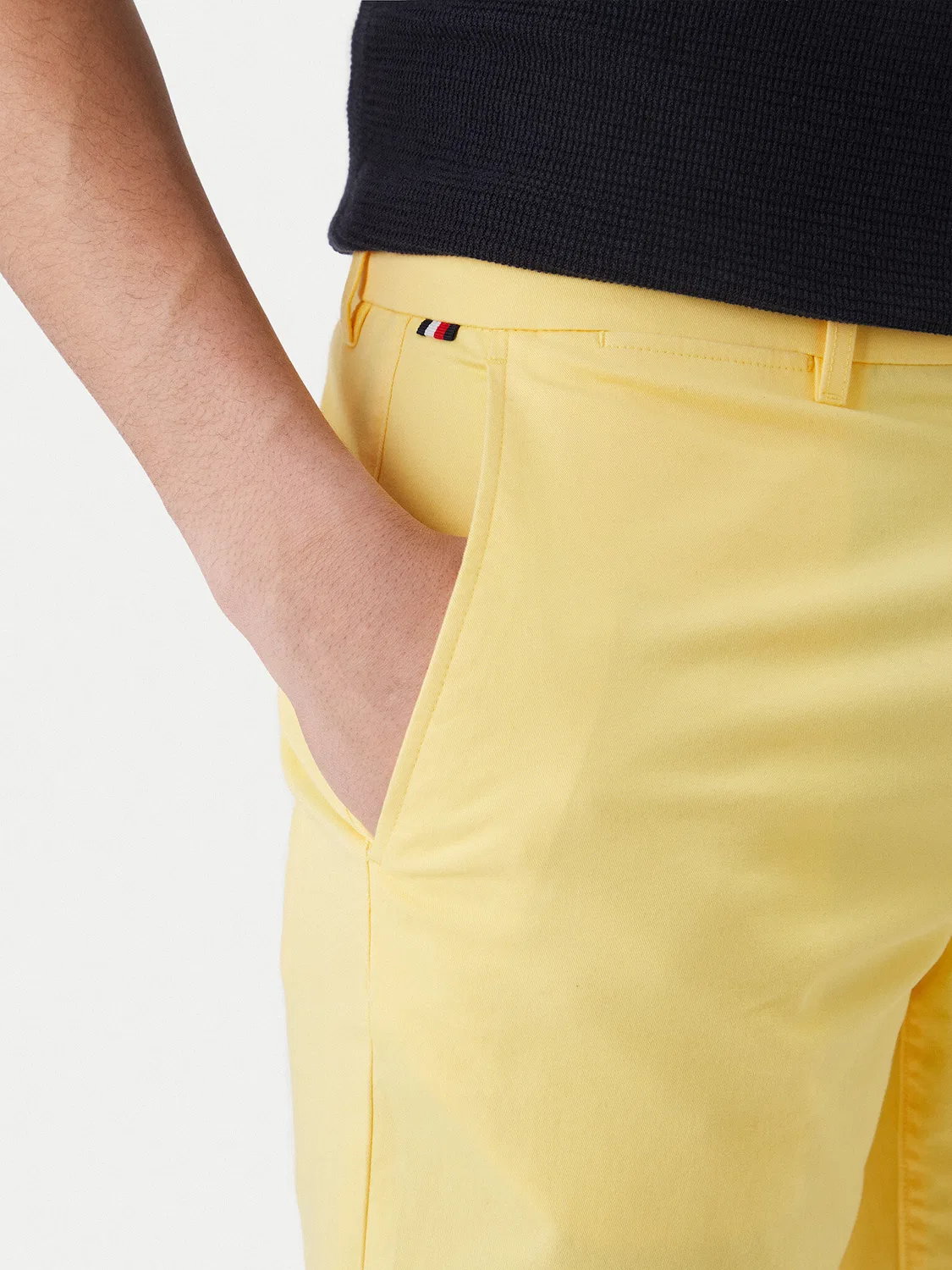 Мужские шорты из ткани приталенного кроя Denton Tommy Hilfiger, желтый — фото 4