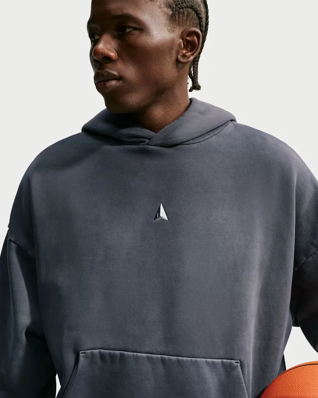 Мужская флисовая толстовка Therma-FIT с капюшоном для баскетбола Ja Standard Issue Nike, Black/Ice Silver — фото 3