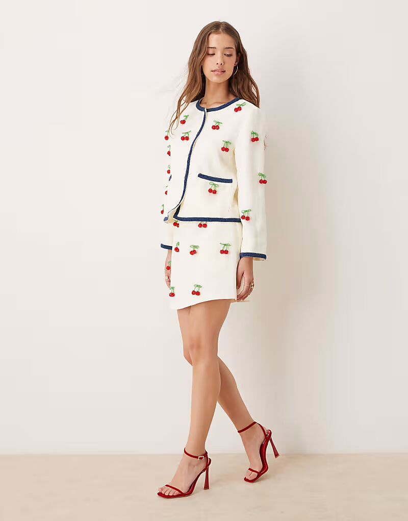 

Мини-юбка из твида с отделкой вишневого цвета, кремового цвета Sister Jane