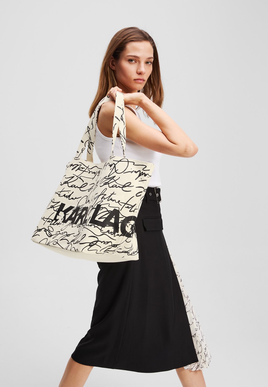 

Сумка-тоут ESSENTIAL SCRIBBLE KARL LAGERFELD, белый