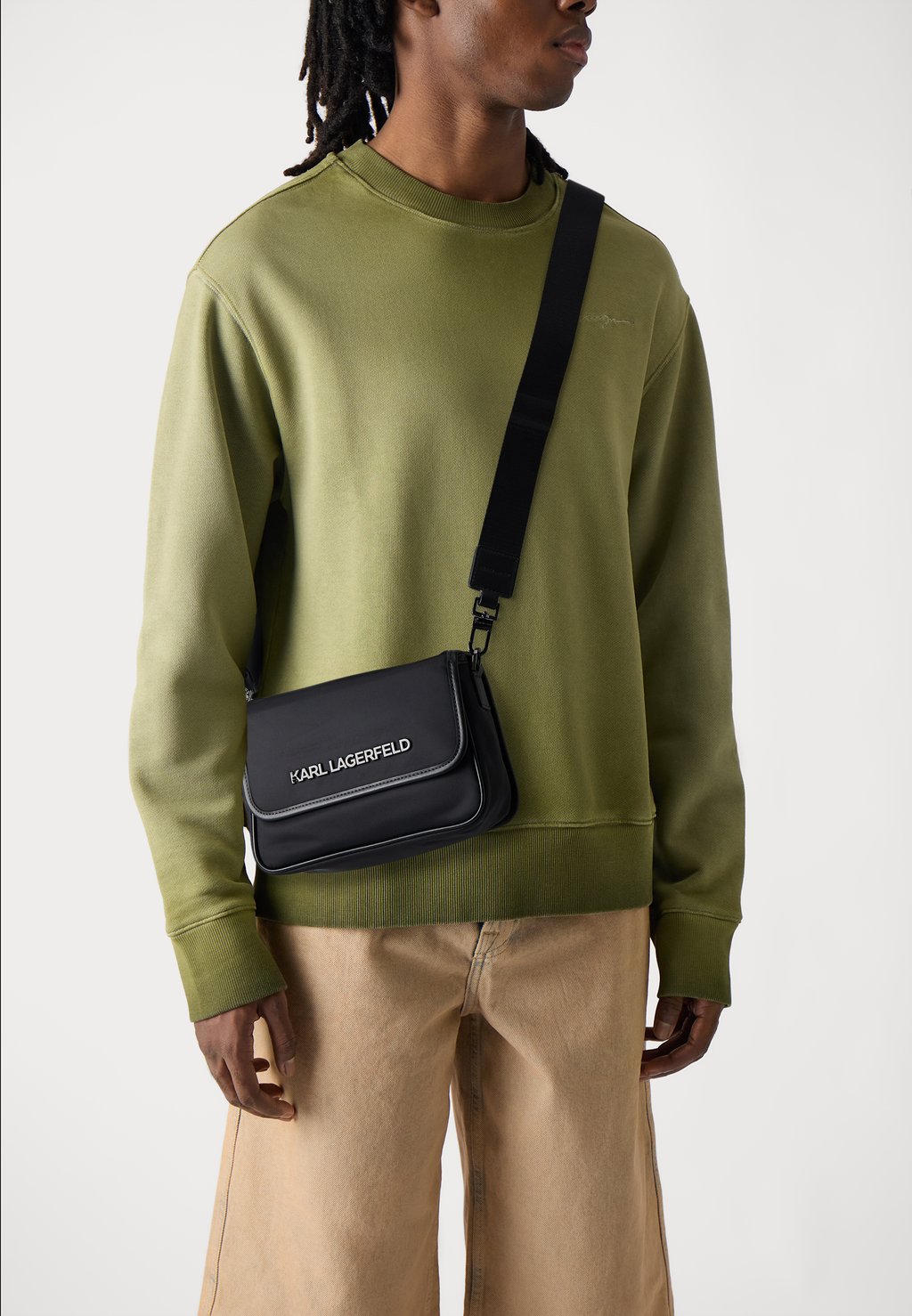

Сумка через плечо K/ESSENTIAL CROSSBODY KARL LAGERFELD, черный