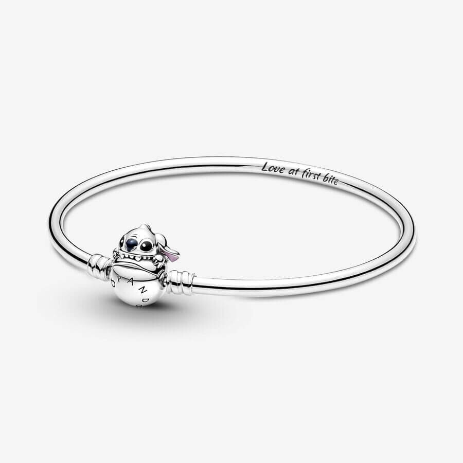 

Браслет Pandora Moments x Disney Stitch Biting Clasp Bangle, серебро/мультиколор