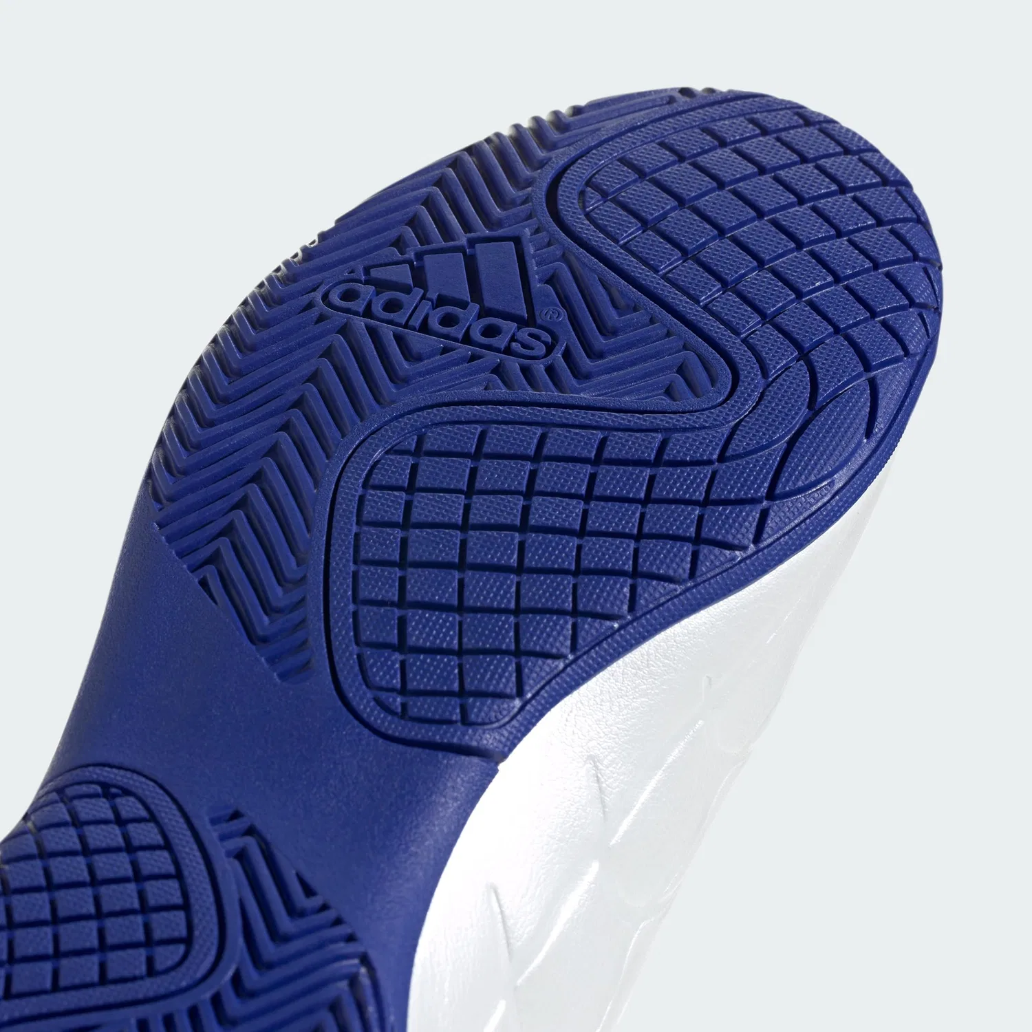 Детские футбольные бутсы для мальчиков с полосатым принтом Copa Pure II Club Indoor Adidas, Cloud White Lucid Blue Solar Red — фото 4