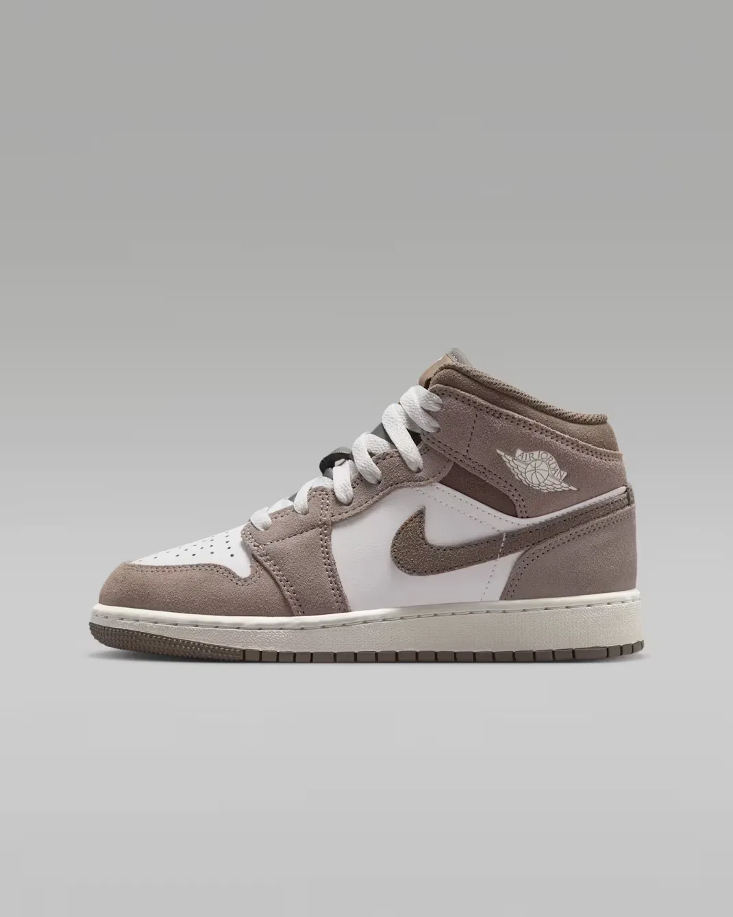Кроссовки для детей постарше Air Jordan 1 Mid, Enigma Stone/Summit White/Olive Grey