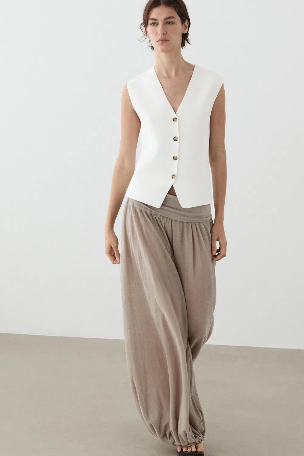 Жилет Massimo Dutti Knit With Button Details, белый — фото 4