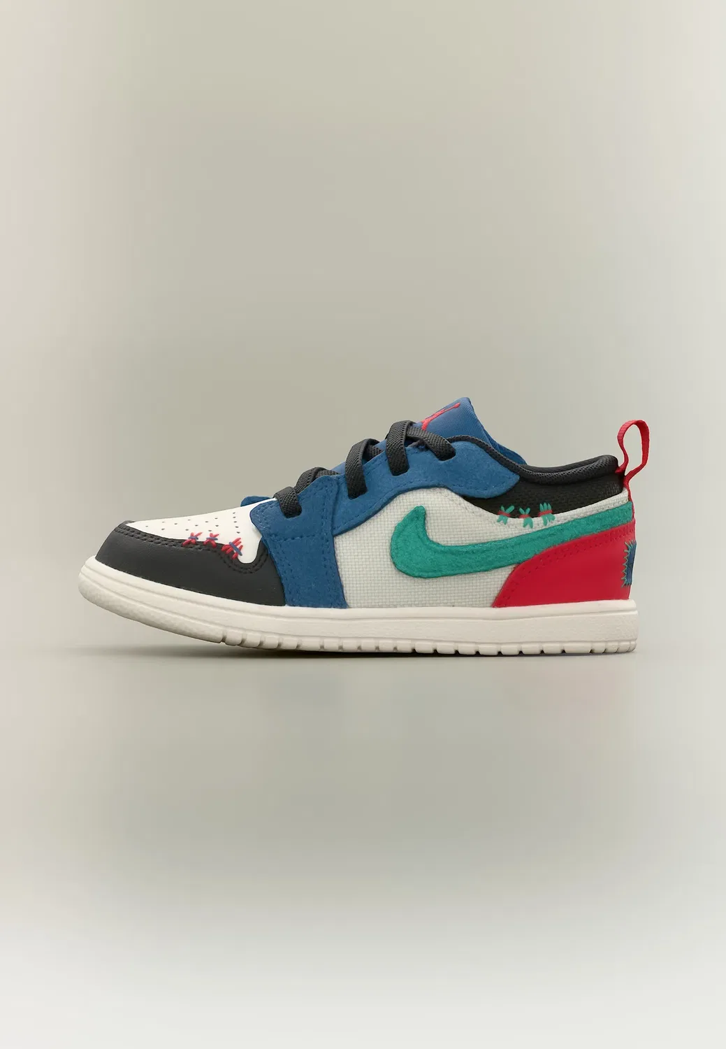 1 se унисекс - кроссовки Jordan, True Blue/Black/University Red/Kinetic Green/Chalk