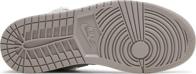 Кроссовки Wmns Air Jordan 1 Low SE Sherpa Fleece, серый — фото 4