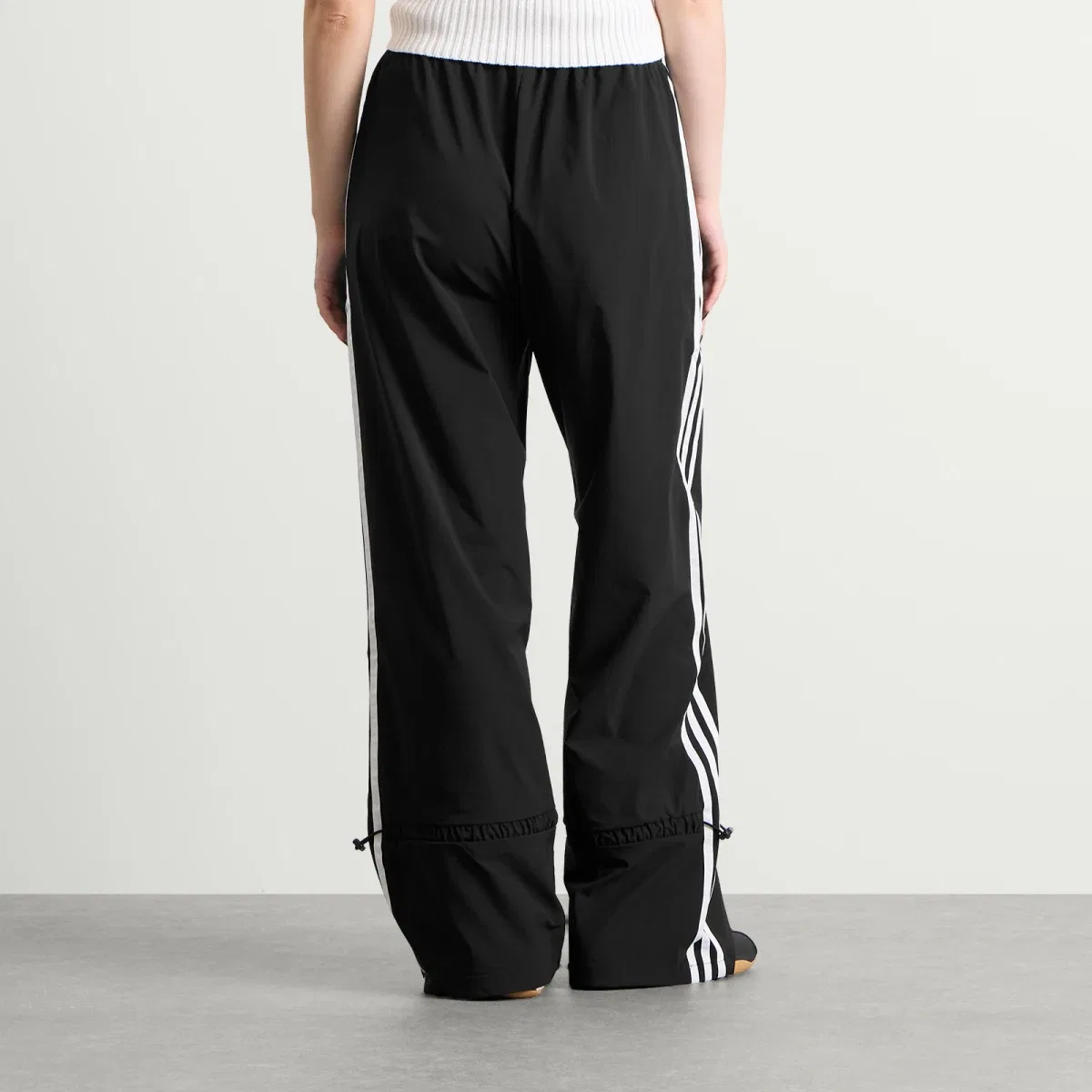Женские спортивные брюки из плиссированной ткани с регулируемой талией Adidas, Black — фото 3