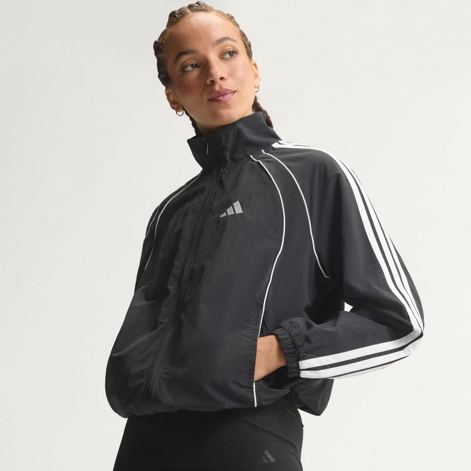 Женская тренировочная куртка свободного кроя Iconic Trainingsjacke Adidas, Schwarz Weiss — фото 3