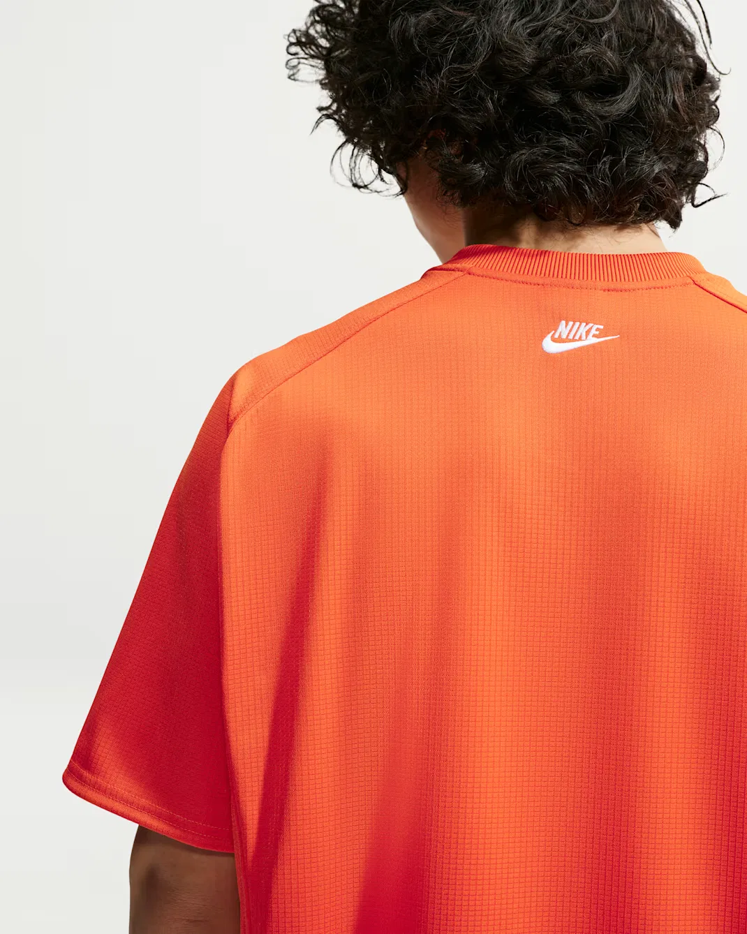 Мужская футболка Nike Club, Safety Orange/Black/White — фото 2
