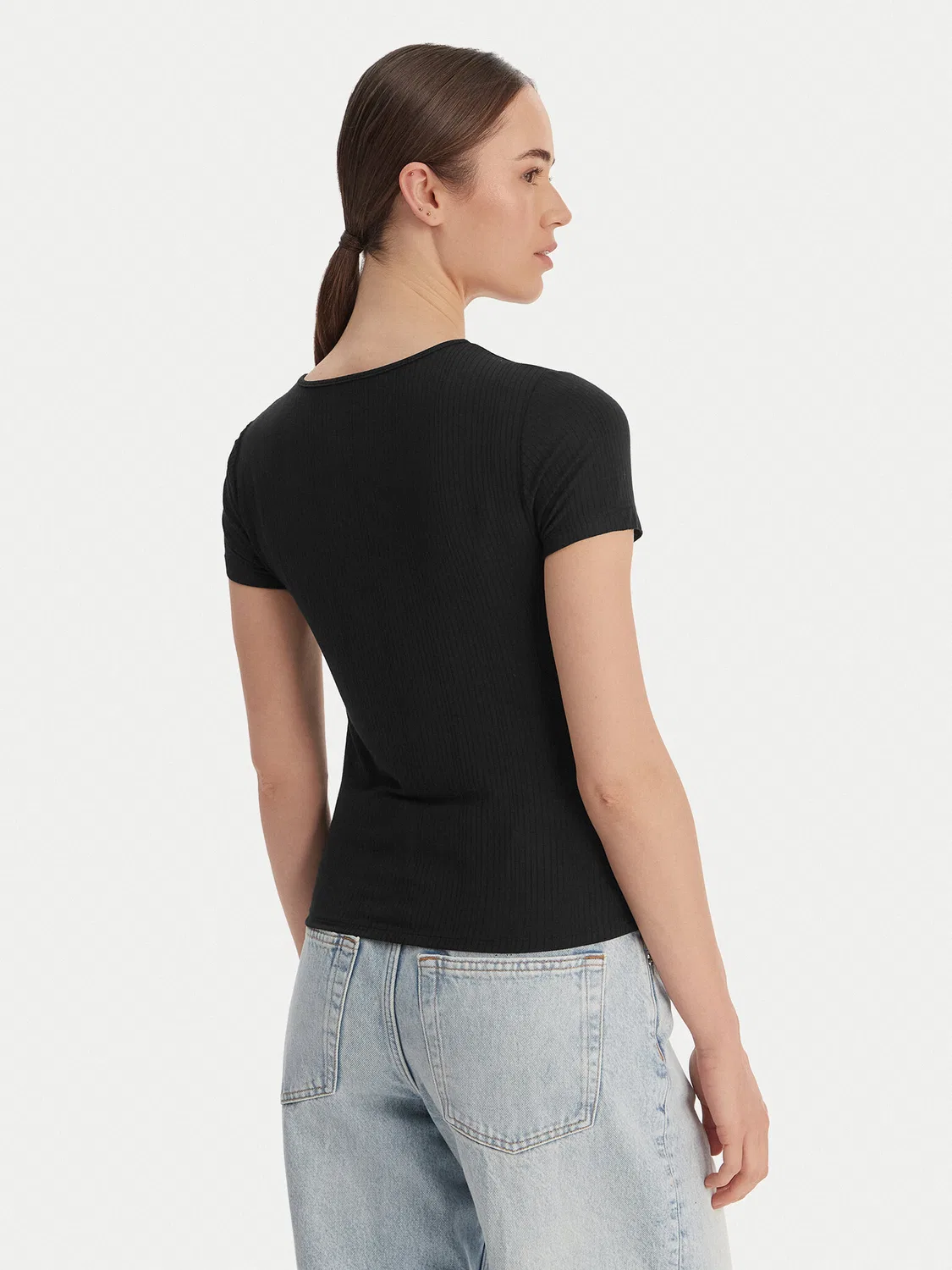 Женская футболка приталенного кроя Calvin Klein, черный — фото 3