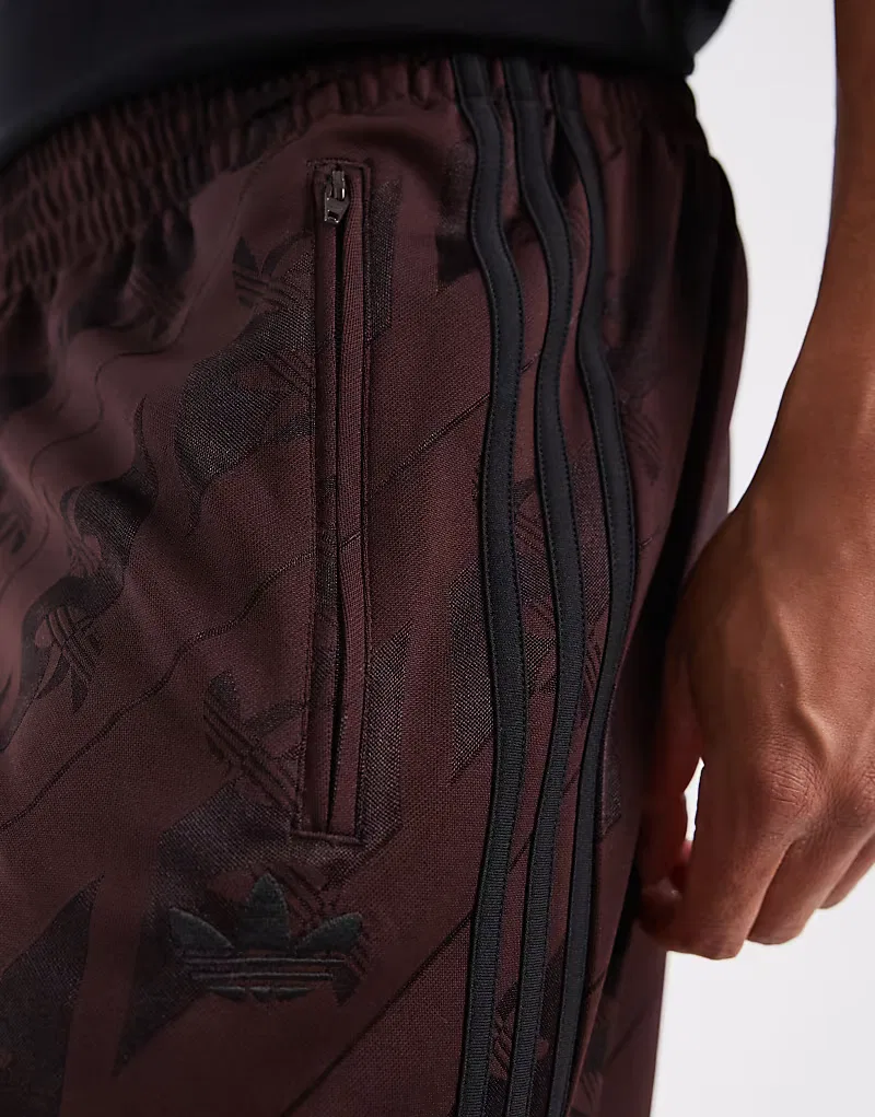 Спортивные брюки Adidas Originals Firebird с коричневой монограммой — фото 4