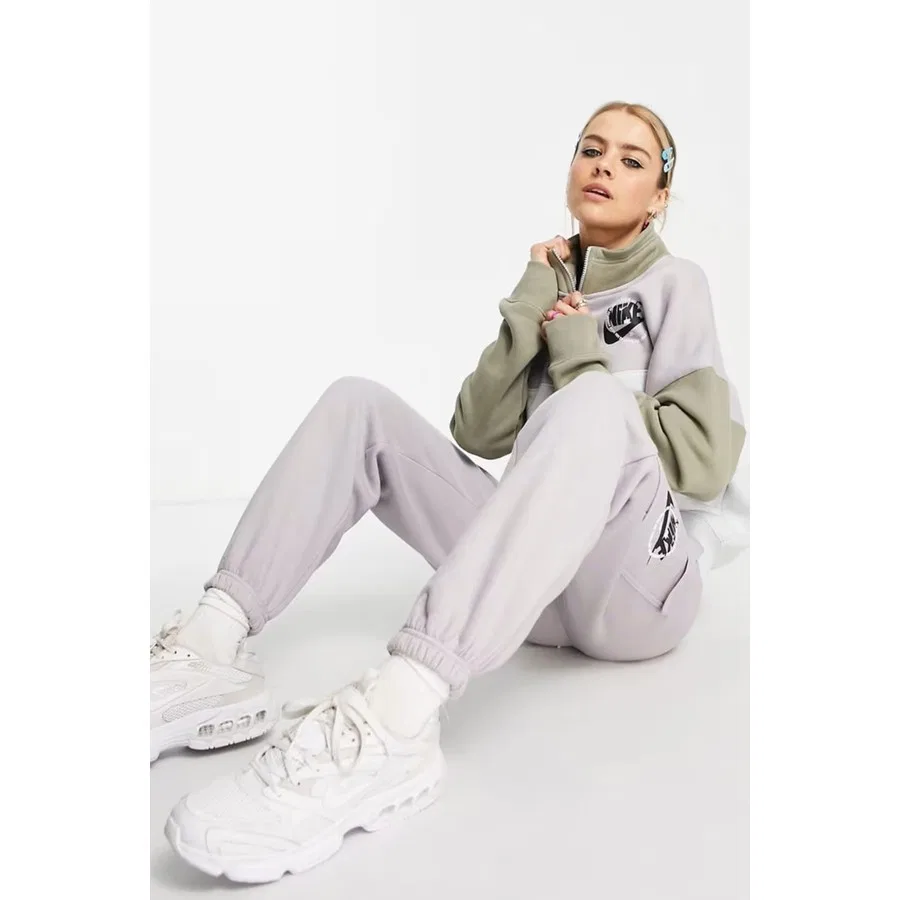 Женские спортивные брюки с карго-карманами Graphic Fleece Cargo Nike, Сиреневый — фото 4