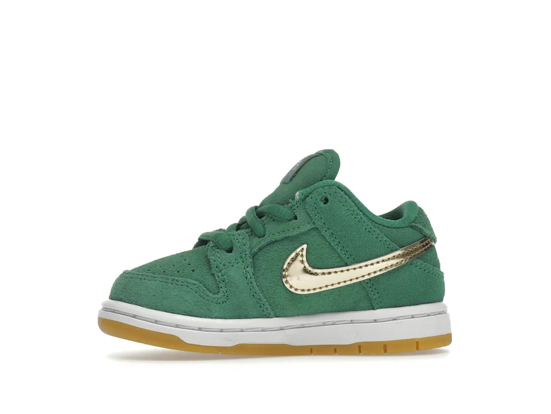 Детские кроссовки с замшевым верхом Nike SB Dunk Low Pro, Green/Metallic Gold-White-Light Gum — фото 3