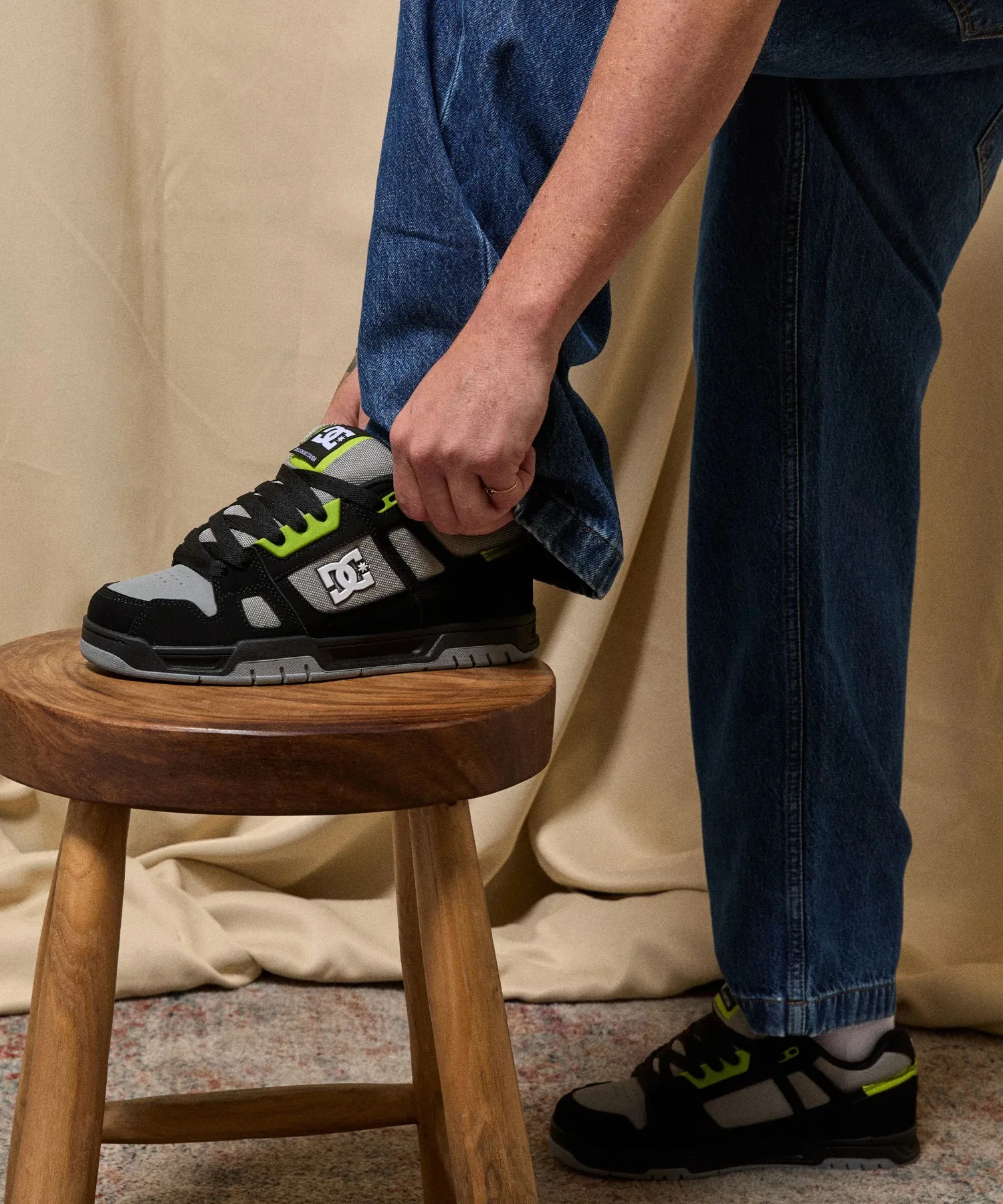 Мужские кроссовки DC SHOES STAG с логотипом серые — фото 2
