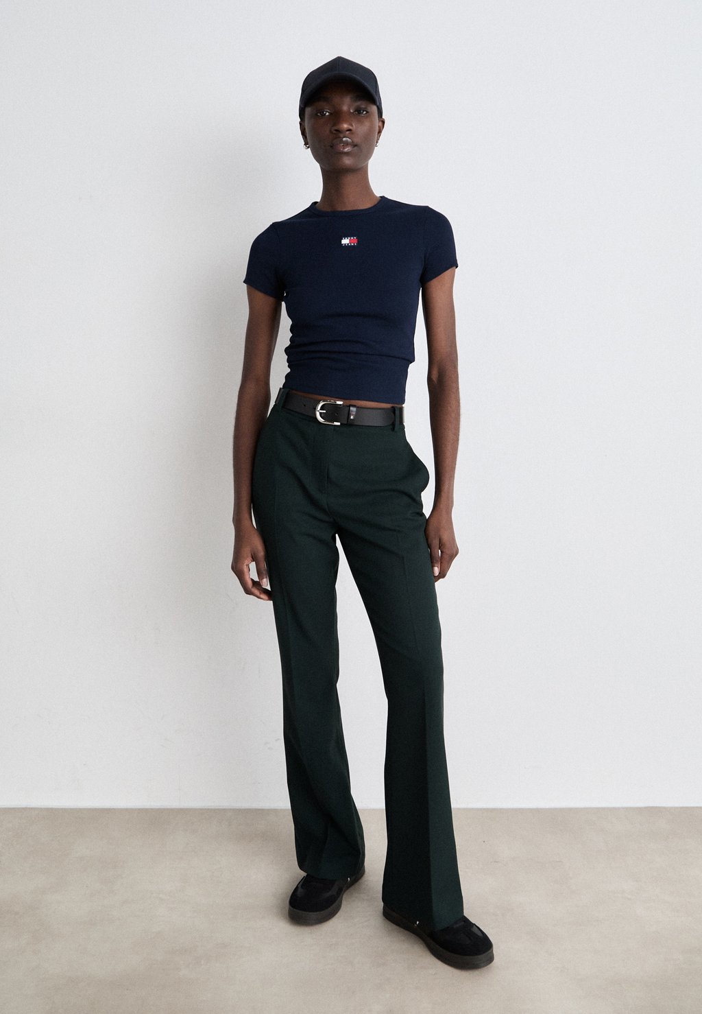 

Базовая футболка BADGE TEE Tommy Jeans, темно-синий