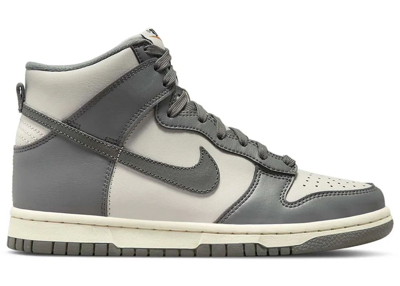 Детские кроссовки Lifestyle Nike Dunk High, Light Bone/Coconut Milk/Alpha Orange/Tumbled Grey