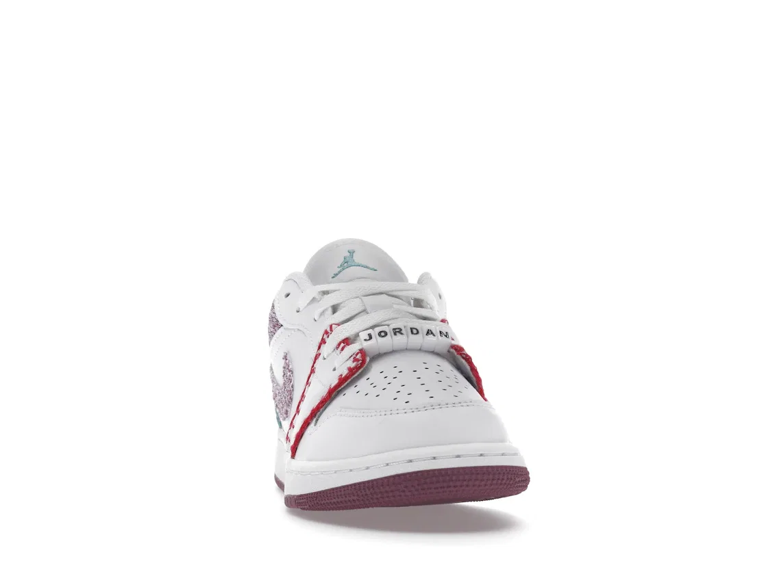 Детские кроссовки для мальчиков и девочек с принтом Jordan 1 Low Jordan, White/Rush Pink/Washed Teal/Light Bordeaux — фото 2