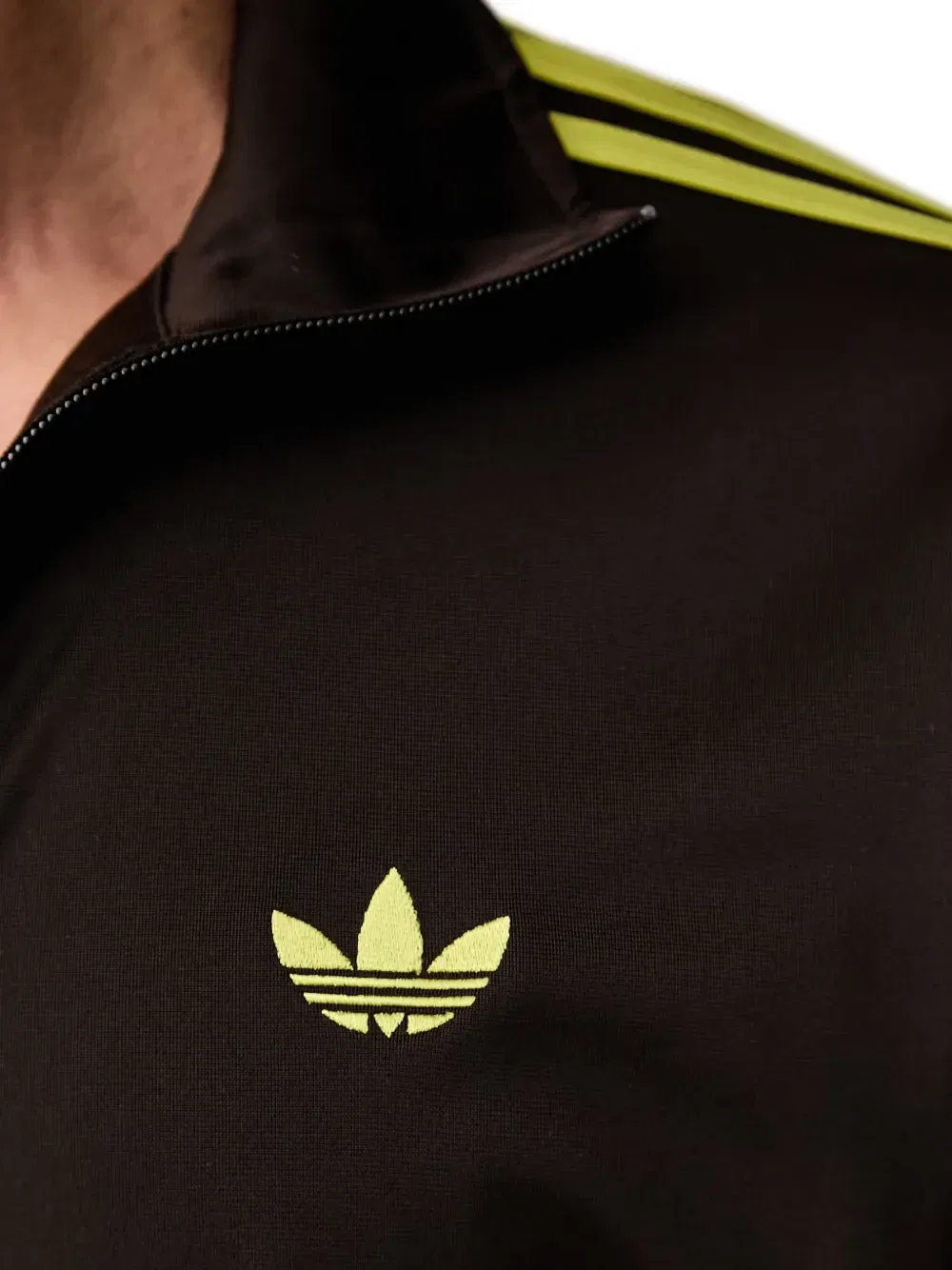 Спортивная куртка с вышитым логотипом и боковыми полосками adidas, коричневый — фото 4