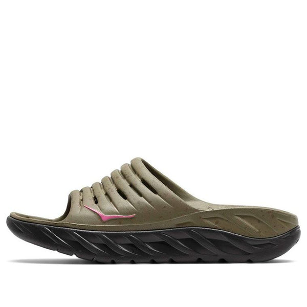 

Тапочки x bodega ora recovery slide 'martini olive jet black' Hoka One One, зеленый