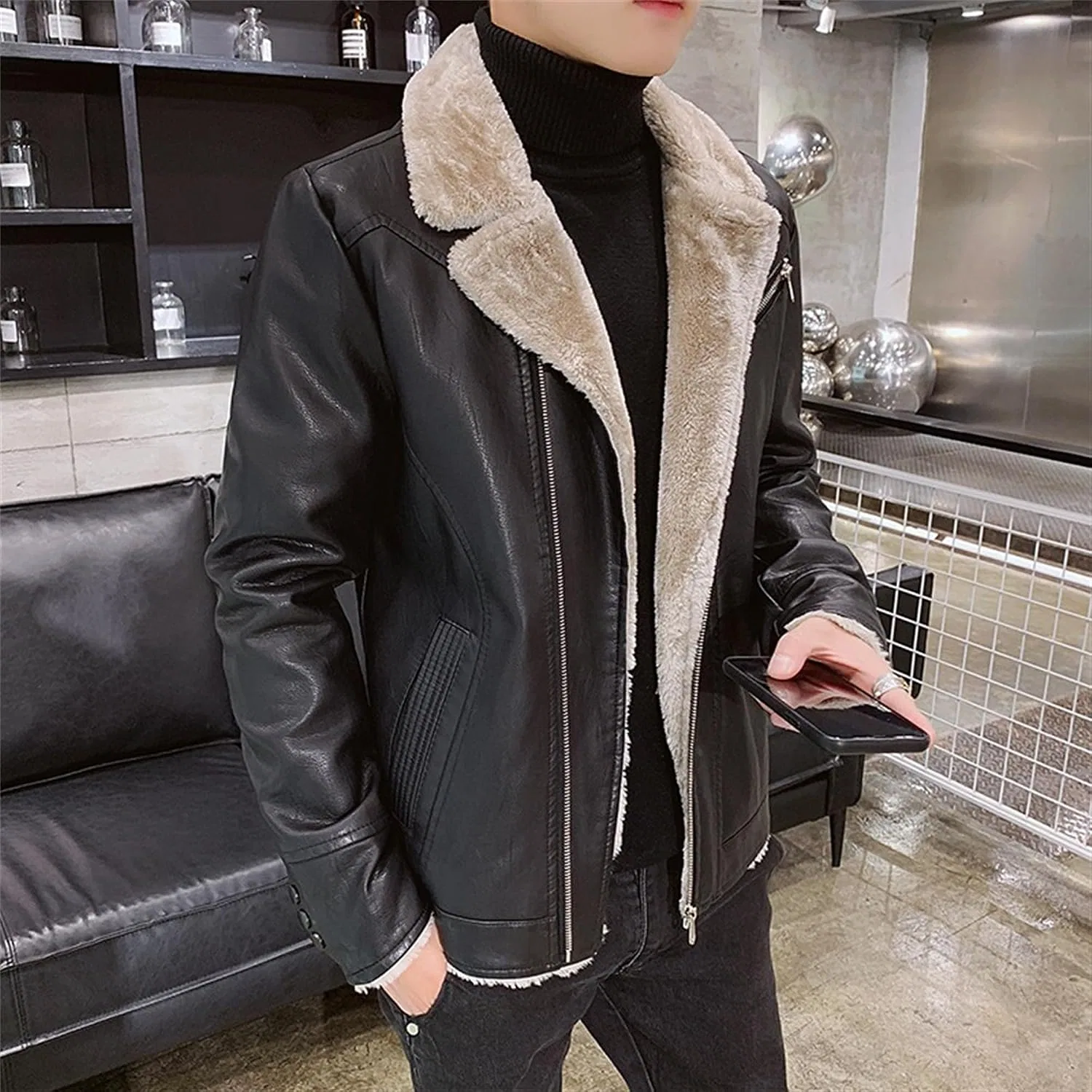 Мужская куртка из кожи с меховой подкладкой, модель Bomber, чёрный — фото 2