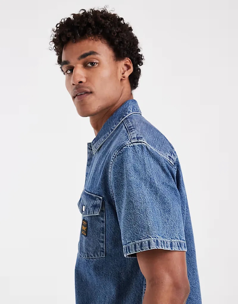 Джинсовая рубашка Levi's Workwear с карманом, средне-синий — фото 4