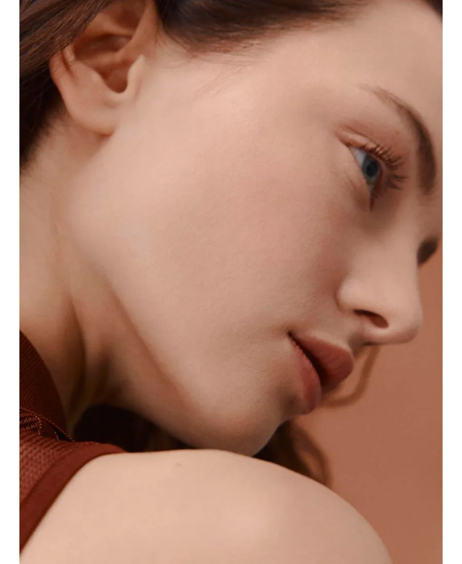Тональная основа Plein Air, Luminous Matte Skincare Foundation, 1,11 унции HERMÈS, 17w vanille is a slightly apricot-colouкрасный светлый-бежевый — фото 3