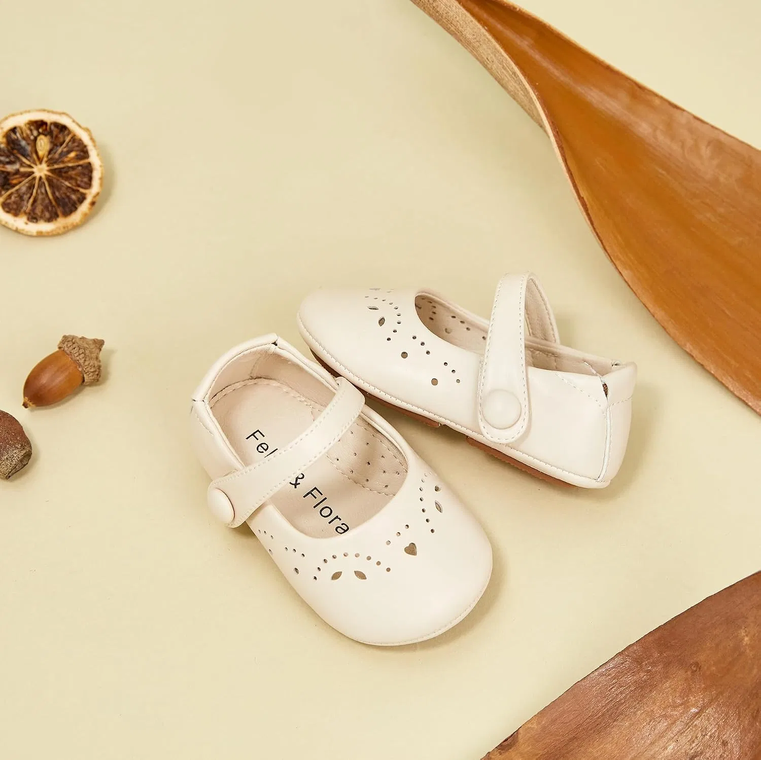 Детские туфли Мэри Джейн на мягкой подошве Moccasins Rubber Sole Crib Shoes Felix & Flora, Beige — фото 3