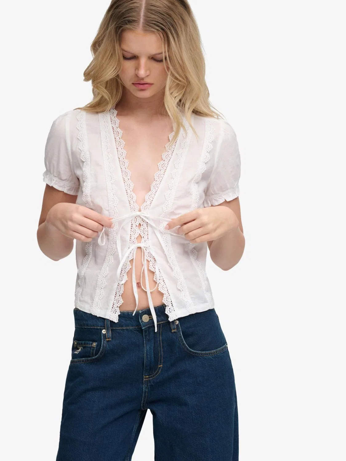 Блуза с кружевной отделкой, V-образным вырезом Superdry, белый — фото 3
