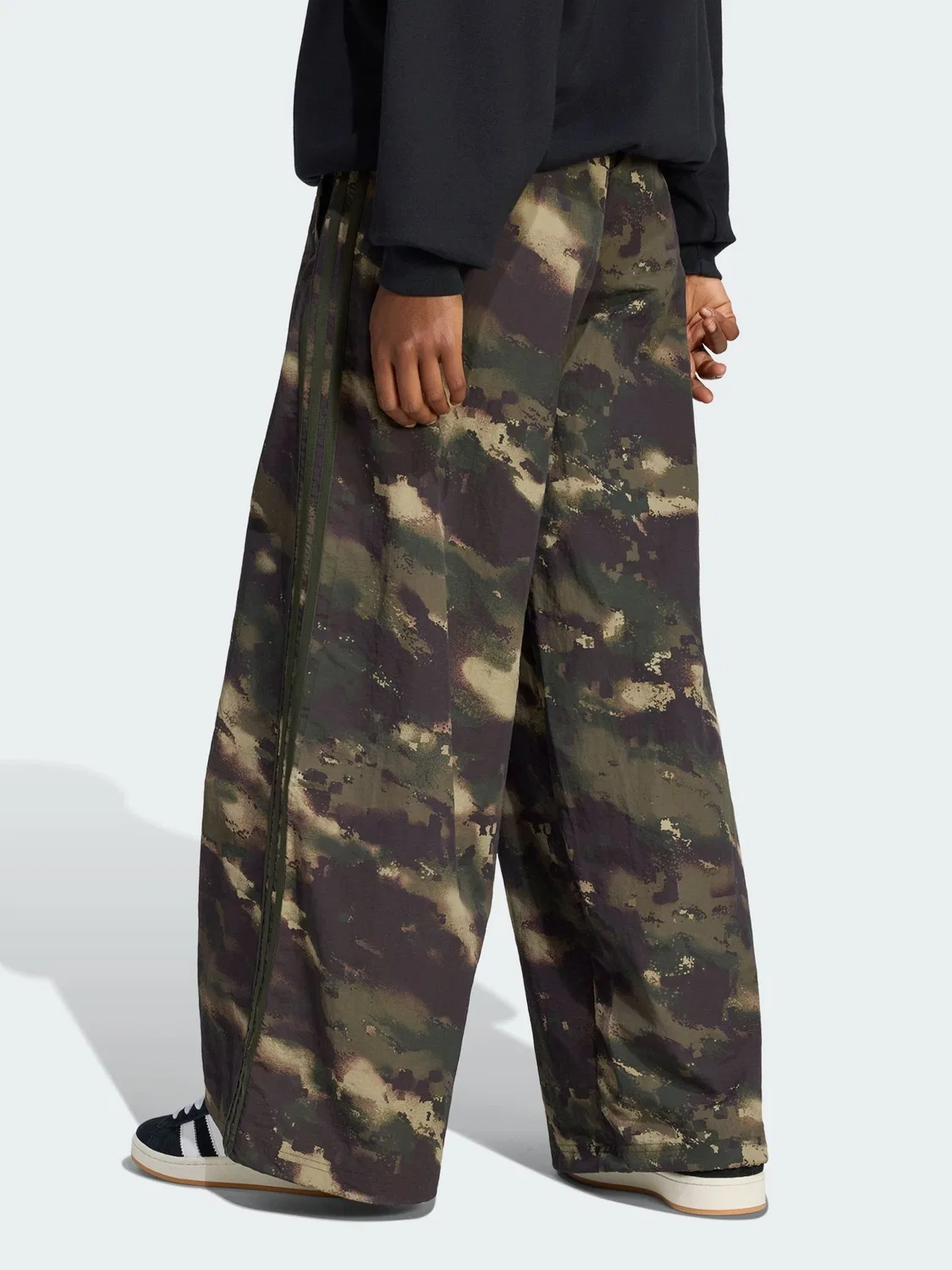Зеленые спортивные брюки с камуфляжным принтом adidas Originals Adilenium — фото 2