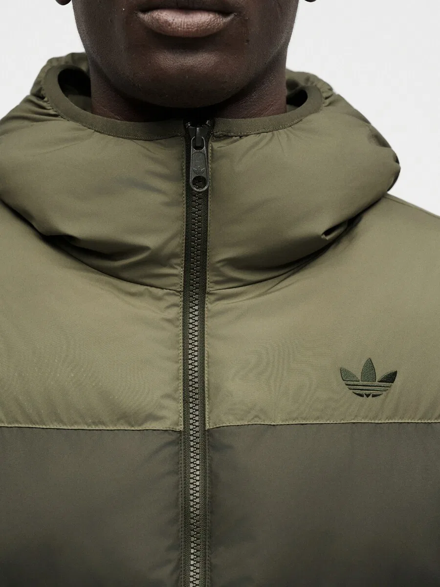 Зимняя куртка ADIDAS ORIGINALS 'HOODED REGEN' цвета хаки и оливкового — фото 3